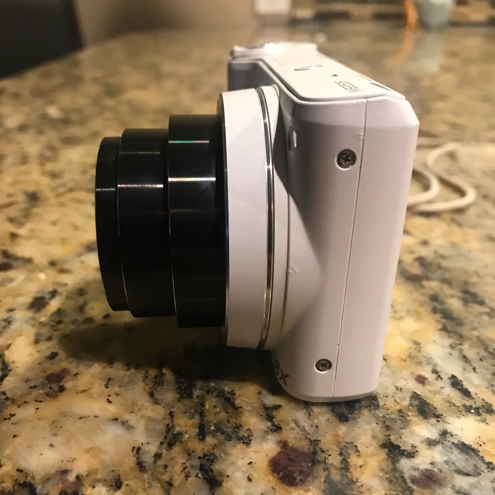 Samsung camera - Picture 3 of 5